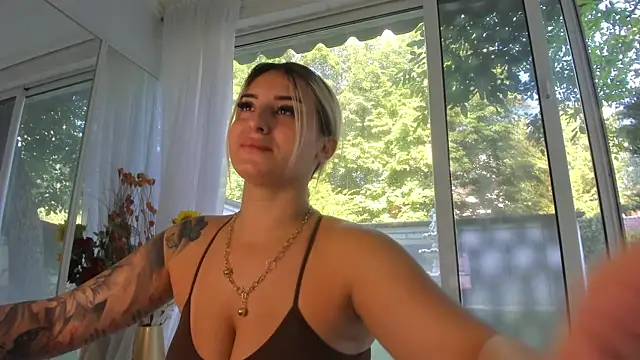 Ella Vee online show from 07-08-26, 05:45