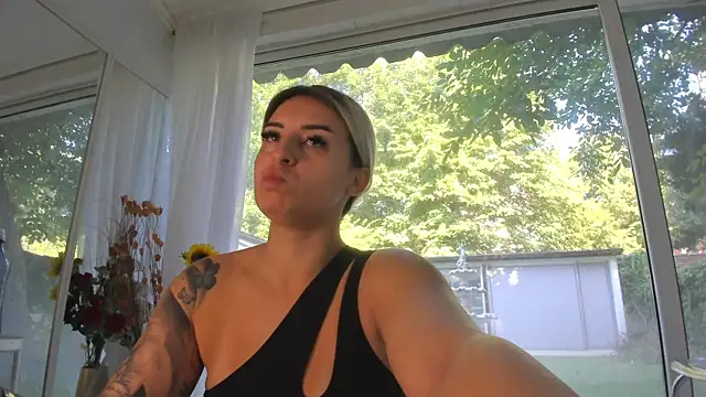 Ella Vee online show from 07-10-26, 06:17