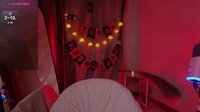 Snapshot of AstraMist chatting on 10-29-25, 04:20 AstraMist online show from 10-29-25, 04:20