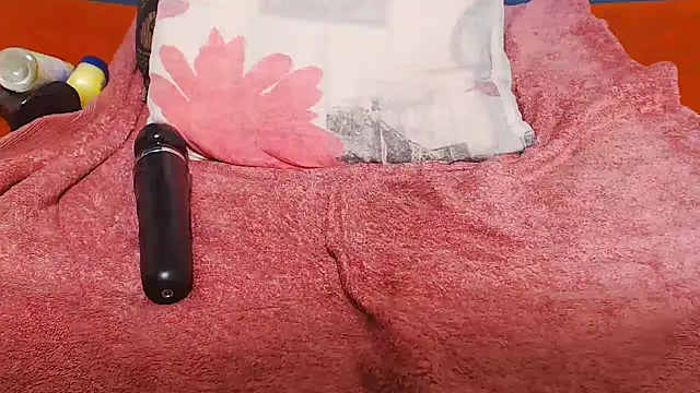 Snapshot of DarkNipple_ chatting on 10-31-25, 01:06 DarkNipple online show from 10-31-25, 01:06