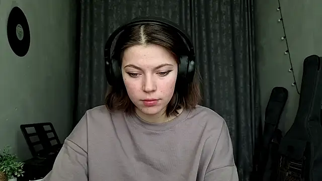 CutieAnny online show from 02-16-26, 06:09