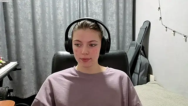 Snapshot of CutieAnny chatting on 05-07-26, 08:25 CutieAnny online show from 05-07-26, 08:25