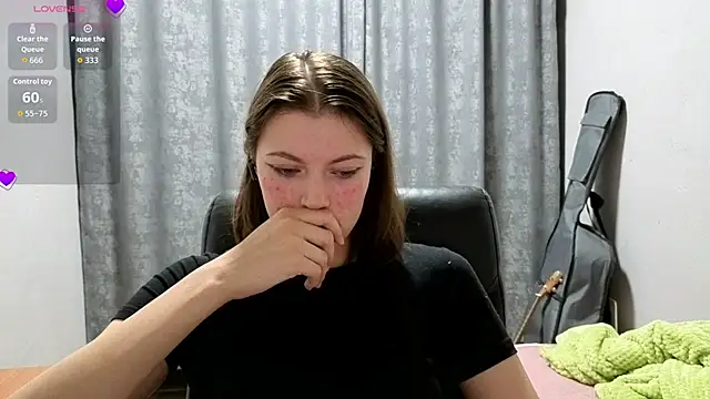 Snapshot of CutieAnny chatting on 06-16-26, 09:06 CutieAnny online show from 06-16-26, 09:06