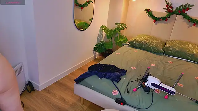 HoneyLace  online show from 01-10-26, 01:35