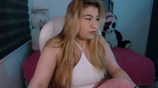 Snapshot of Sharonmendez chatting on 09-27-25, 03:33 Sharonmendez online show from 09-27-25, 03:33