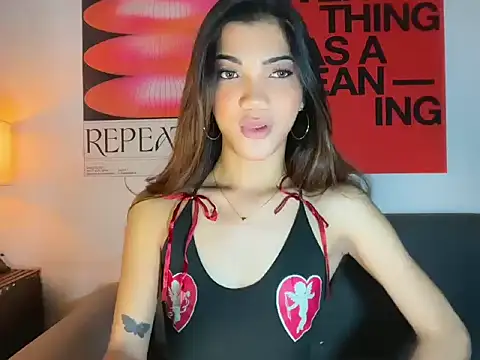 Snapshot of CassieSommereux chatting on 02-12-26, 06:52 CassieSommereux online show from 02-12-26, 06:52