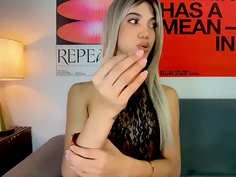 Snapshot of CassieSommereux chatting on 02-20-26, 07:47 CassieSommereux online show from 02-20-26, 07:47