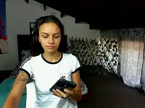 Skylovershot online show from 11-25-25, 01:44