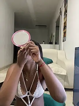 zaracollins01 online show from 10-31-25, 12:11