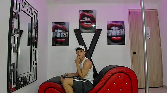 Snapshot of GRETTY_BOYS chatting on 11-28-25, 01:41 GRETTY BOYS online show from 11-28-25, 01:41