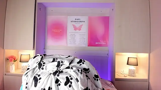 Snapshot of LexxaQueen chatting on 11-23-25, 04:12 LexxaQueen online show from 11-23-25, 04:12