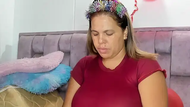 Snapshot of Alexa-Hunter chatting on 09-20-25, 02:40 Alexa-Hunter online show from 09-20-25, 02:40