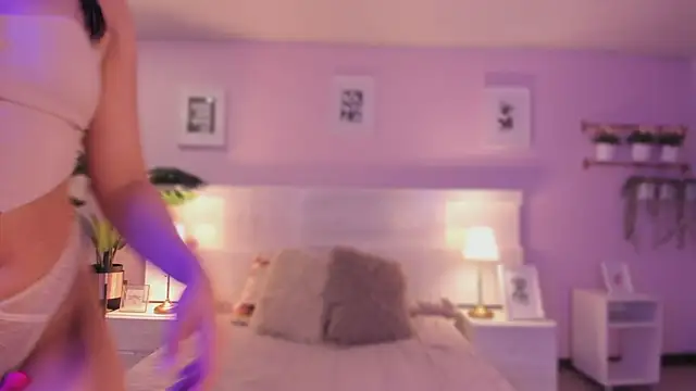 Snapshot of Ema_wett chatting on 10-22-25, 08:08 Ema wett online show from 10-22-25, 08:08