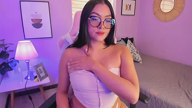 Snapshot of Ema_wett chatting on 11-26-25, 07:48 Ema wett online show from 11-26-25, 07:48