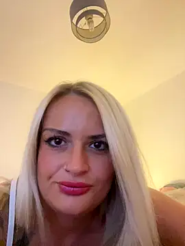 Snapshot of Seductive-SkyeXXX chatting on 10-23-25, 10:08 Seductive-SkyeXXX online show from 10-23-25, 10:08