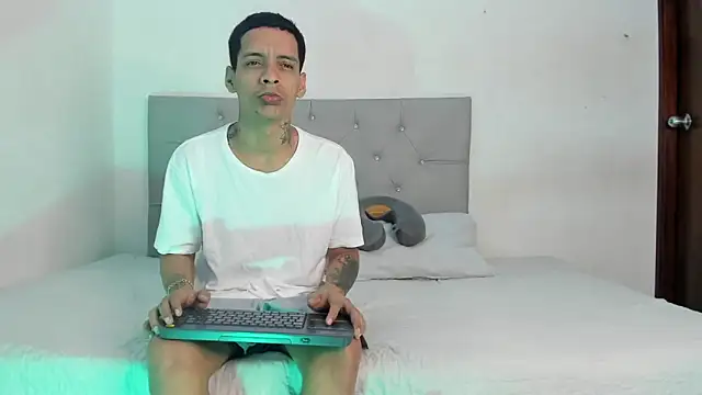 twinkDuohot online show from 12-18-25, 04:18