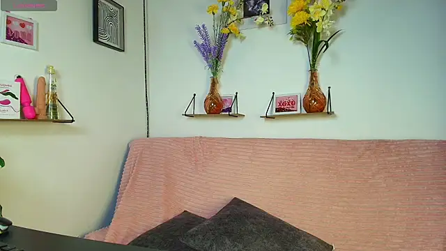 Snapshot of emycarver09 chatting on 09-24-25, 11:57 emycarver09 online show from 09-24-25, 11:57