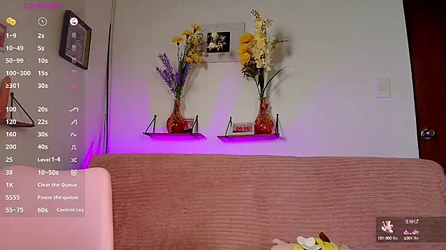 Snapshot of emycarver09 chatting on 10-10-25, 12:37 emycarver09 online show from 10-10-25, 12:37