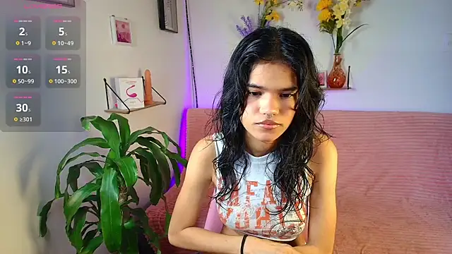 Snapshot of emycarver09 chatting on 10-17-25, 12:19 emycarver09 online show from 10-17-25, 12:19