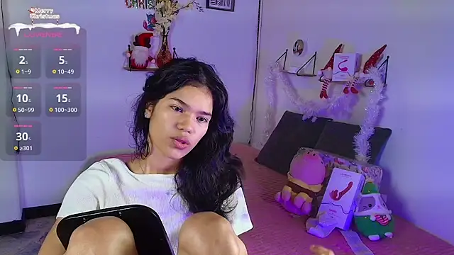 Snapshot of emycarver09 chatting on 11-08-25, 11:43 emycarver09 online show from 11-08-25, 11:43