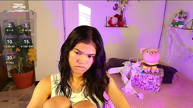 Snapshot of emycarver09 chatting on 11-22-25, 11:42 emycarver09 online show from 11-22-25, 11:42