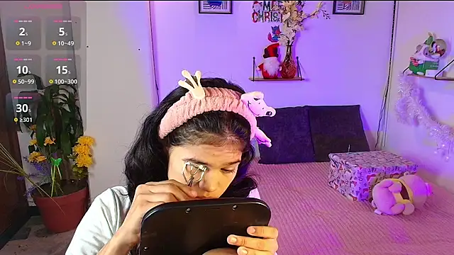 Snapshot of emycarver09 chatting on 11-28-25, 11:46 emycarver09 online show from 11-28-25, 11:46