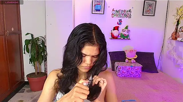 Snapshot of emycarver09 chatting on 12-05-25, 11:52 emycarver09 online show from 12-05-25, 11:52