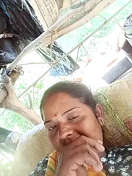 Snapshot of Sapna_cutt chatting on 10-15-25, 04:23 Sapna cutt online show from 10-15-25, 04:23