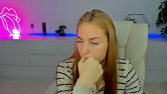 MilaAddams online show from 10-09-25, 05:38