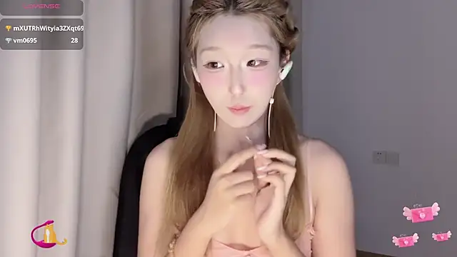 Snapshot of Winnie666- chatting on 09-18-25, 03:36 Winnie666- online show from 09-18-25, 03:36