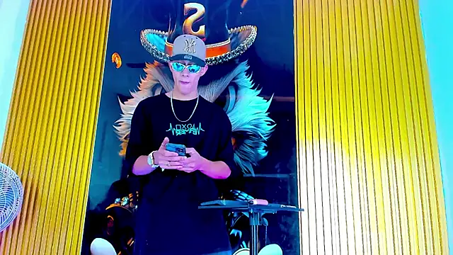 Dante Brown1  online show from 10-08-25, 09:34