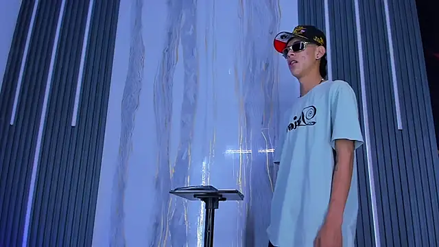 Dante Brown1  online show from 10-09-25, 09:02