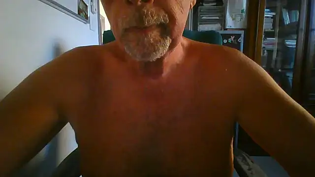 Snapshot of hpp66 chatting on 06-28-26, 05:35 hpp66 online show from 06-28-26, 05:35