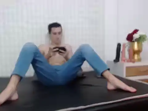 Snapshot of LuigiMarchetti chatting on 09-21-25, 08:54 LuigiMarchetti online show from 09-21-25, 08:54