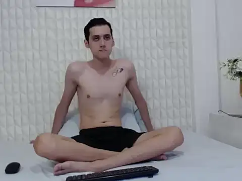 Snapshot of LuigiMarchetti chatting on 09-27-25, 07:41 LuigiMarchetti online show from 09-27-25, 07:41