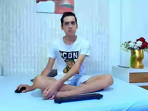 Snapshot of LuigiMarchetti chatting on 10-03-25, 07:33 LuigiMarchetti online show from 10-03-25, 07:33