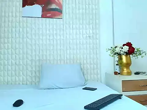 Snapshot of LuigiMarchetti chatting on 10-11-25, 07:45 LuigiMarchetti online show from 10-11-25, 07:45