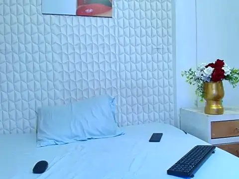 Snapshot of LuigiMarchetti chatting on 10-12-25, 07:51 LuigiMarchetti online show from 10-12-25, 07:51