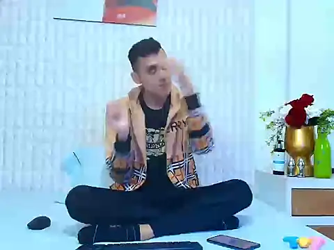 Snapshot of LuigiMarchetti chatting on 10-20-25, 07:47 LuigiMarchetti online show from 10-20-25, 07:47