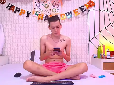 Snapshot of LuigiMarchetti chatting on 10-29-25, 07:43 LuigiMarchetti online show from 10-29-25, 07:43