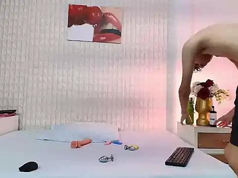 Snapshot of LuigiMarchetti chatting on 11-11-25, 07:03 LuigiMarchetti online show from 11-11-25, 07:03