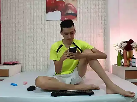 Snapshot of LuigiMarchetti chatting on 11-12-25, 07:46 LuigiMarchetti online show from 11-12-25, 07:46