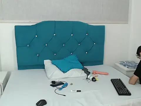 Snapshot of LuigiMarchetti chatting on 11-28-25, 07:49 LuigiMarchetti online show from 11-28-25, 07:49