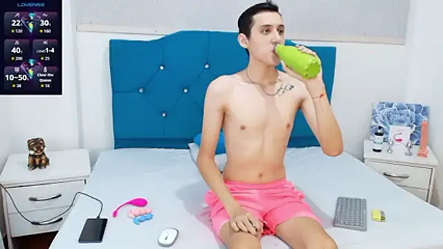 Snapshot of LuigiMarchetti chatting on 12-05-25, 07:43 LuigiMarchetti online show from 12-05-25, 07:43