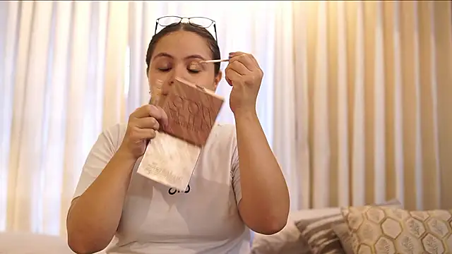 Tayler Kim online show from 03-01-26, 03:58