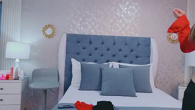 ZoeWilliis online show from 06-02-26, 12:18