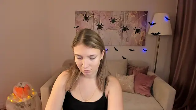 Snapshot of MilinaMorris chatting on 10-19-25, 01:06 MilinaMorris online show from 10-19-25, 01:06