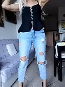 Snapshot of _sexyBLONDE46_ chatting on 11-05-25, 02:50 sexyBLONDE46 online show from 11-05-25, 02:50