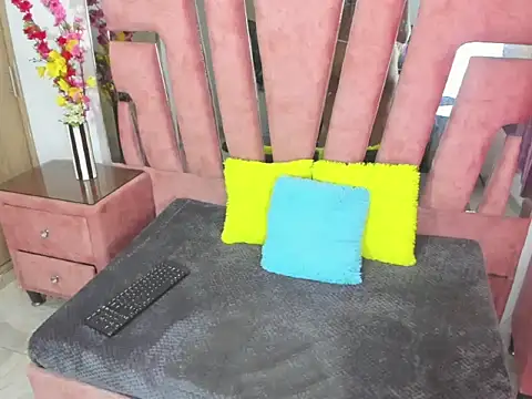 MaraKarly online show from 04-23-26, 06:54