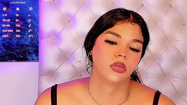 Snapshot of Valeria_Swett_ chatting on 05-17-26, 09:11 Valeria Swett online show from 05-17-26, 09:11